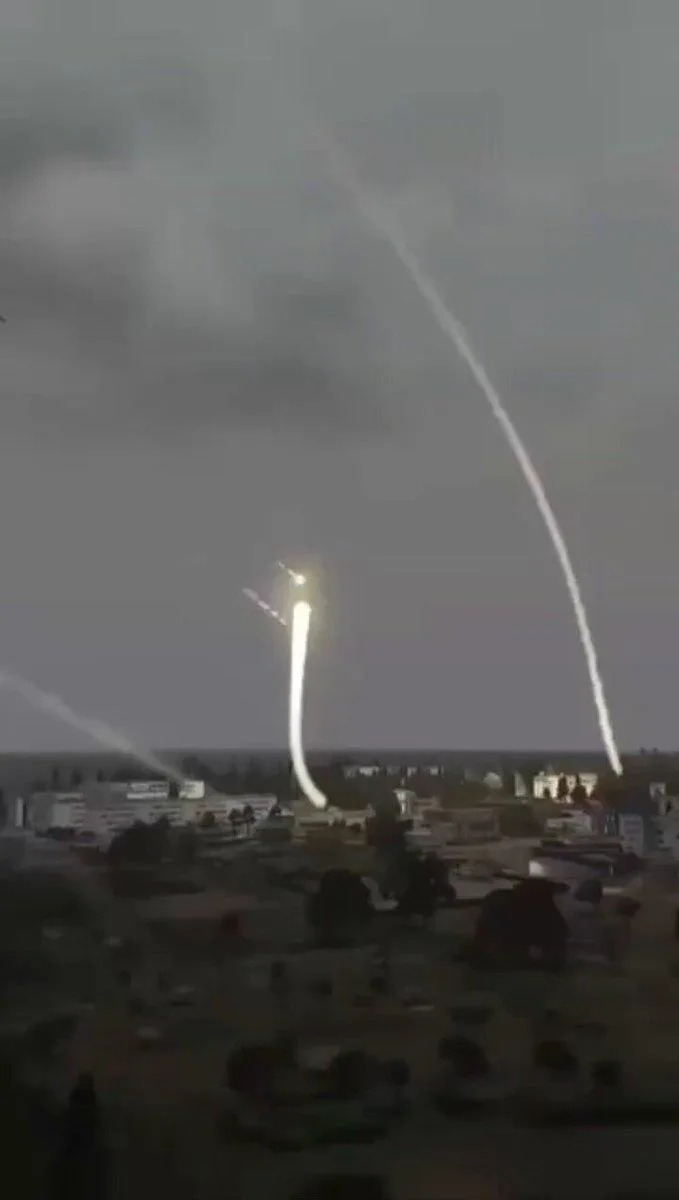 Provera Činjenica: Viralni Video Nije Pravi Vazdušni Okršaj Iznad Irana — To Je Snimak Iz Igrice (verovatno DCS World)