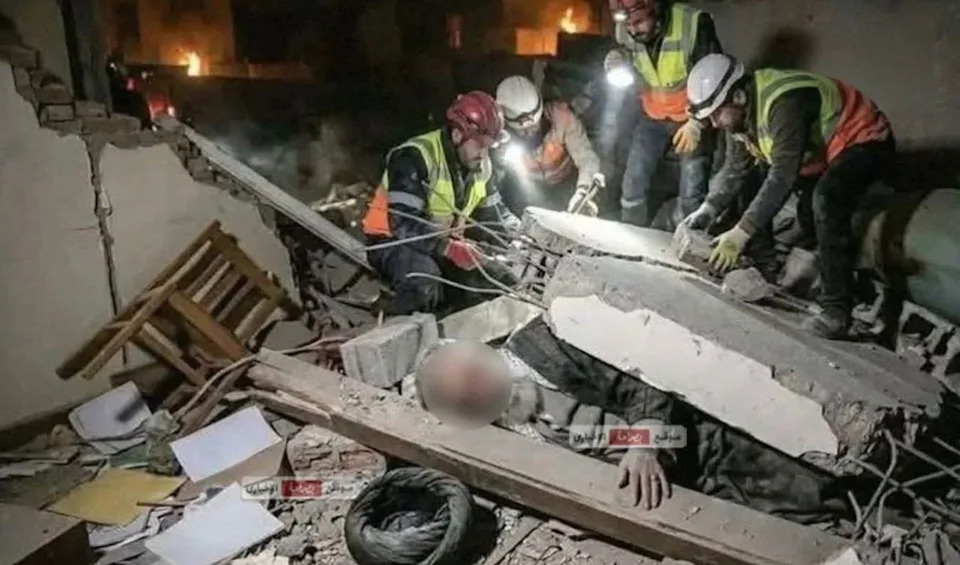 Provera činjenica: Fotografija tela Ali Khameneija izvučenog iz ruševina je verovatno AI‑manipulacija (SynthID vodeni žig)