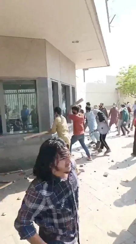 Neredi i proslave posle udara na Iran — najmanje 23 poginula u Pakistanu