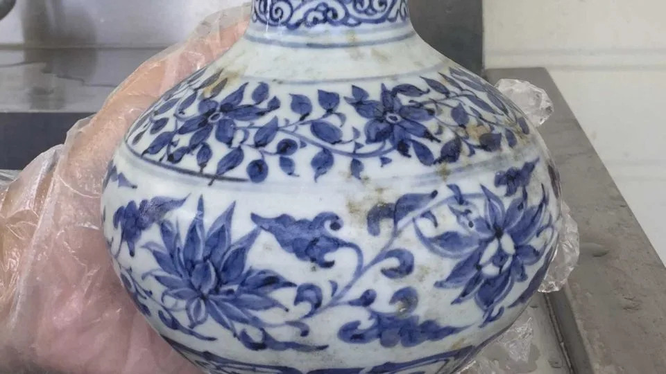 14th-Century Shipwreck Off Singapore Yields Record Cache Of Yuan Blue-and-White Porcelain
