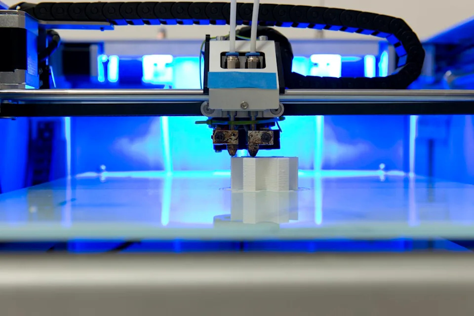 Kako AI i 3D štampa Ubrzavaju Dizajn Metala Otpornih na Ekstremnu Toplotu za Vazduhoplovstvo i Odbranu