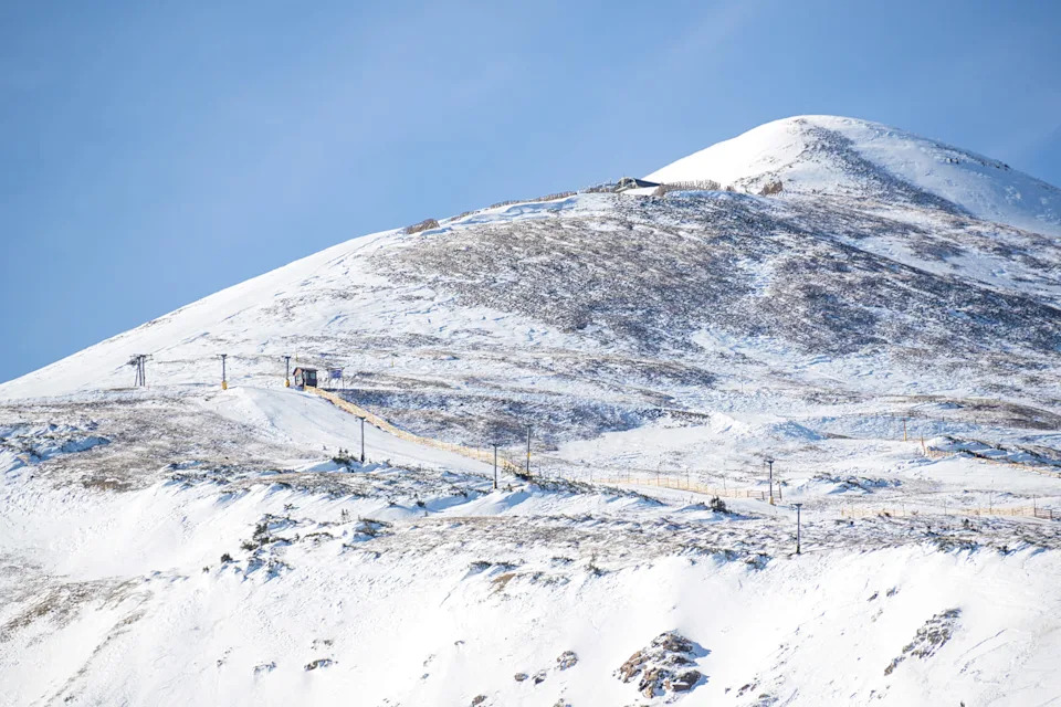 Topla zima i rekordno nizak snežni pokrivač povećavaju rizik od požara na zapadu SAD