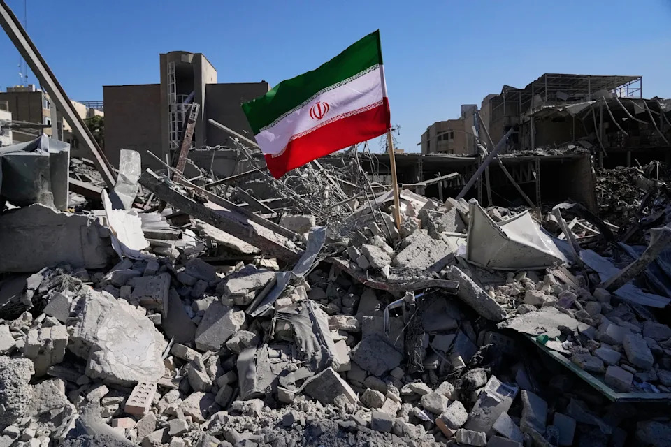 Potresne fotografije: Vazdušni udari SAD i Izraela ostavljaju razaranje u Iranu