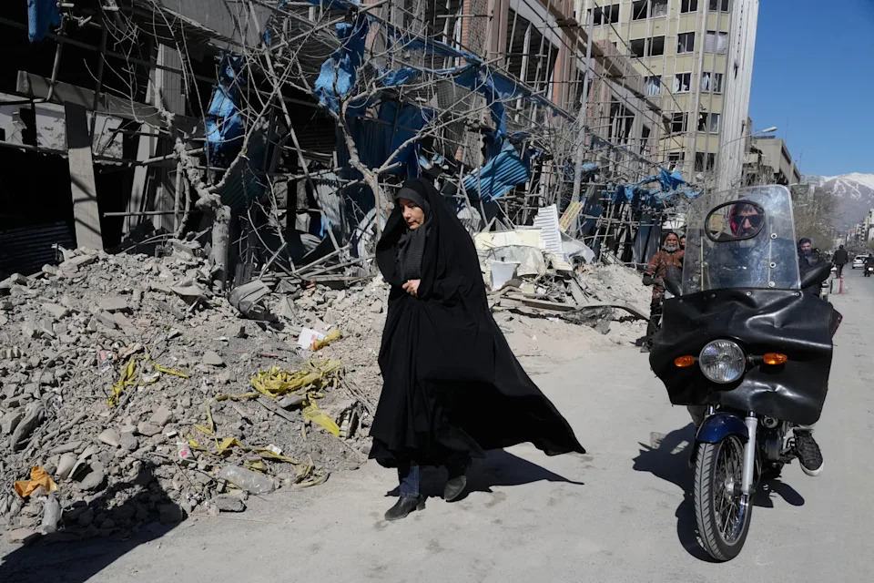 Potresne fotografije: Vazdušni udari SAD i Izraela ostavljaju razaranje u Iranu