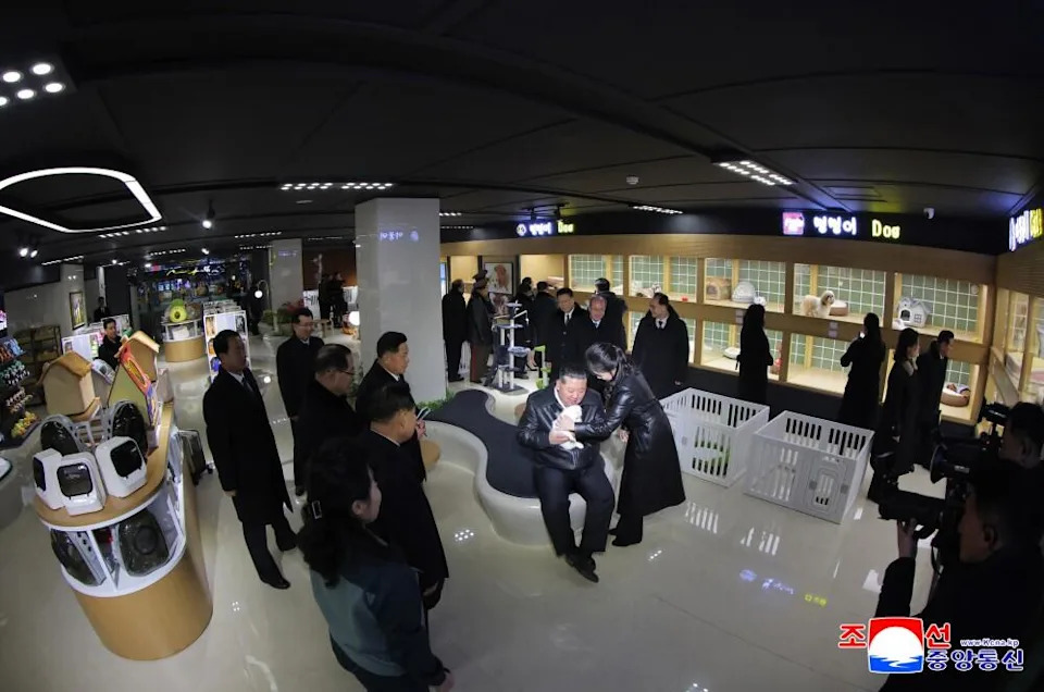 Kim Jong Un Prikazan Kao Ratnik i Porodični Čovek: Razarač „Choe Hyon“ I Viralni Video Sa Štencima