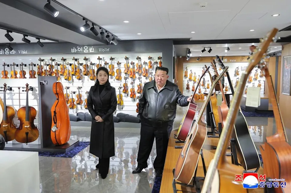 Kim Jong Un Prikazan Kao Ratnik i Porodični Čovek: Razarač „Choe Hyon“ I Viralni Video Sa Štencima