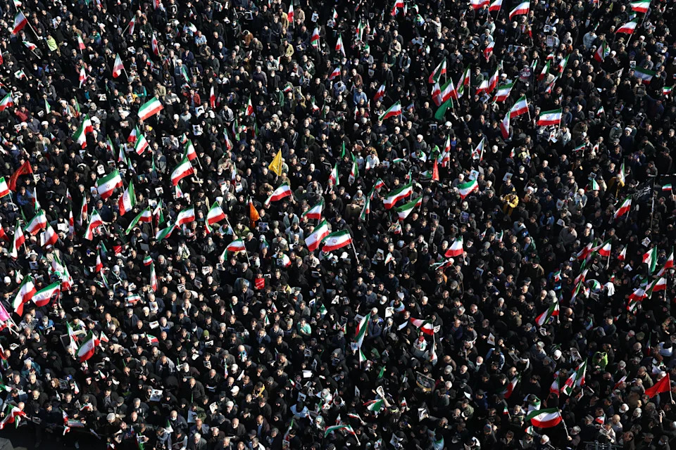 Neizvesnost Rata Sa Iranom: Novi Vođa, Povećano Vojno Prisustvo i Skok Cena Nafta