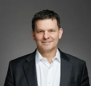 Yale SOM Produbljuje Veze Sa Inženjerstvom i Obučava Novu Generaciju Tehnički Pismenih Lidera