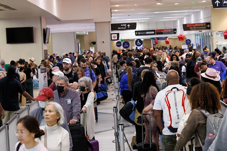 Major U.S. Airports Face Hours‑Long TSA Delays as Partial DHS Shutdown Reduces Staffing