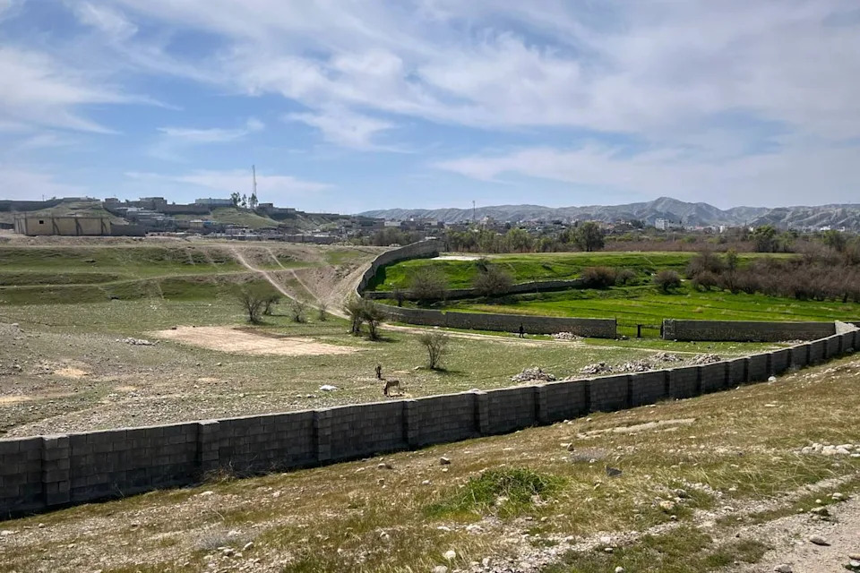 Desetine hiljada Iranaca beže iz gradova pogođenih udarima i traže utočište na selu
