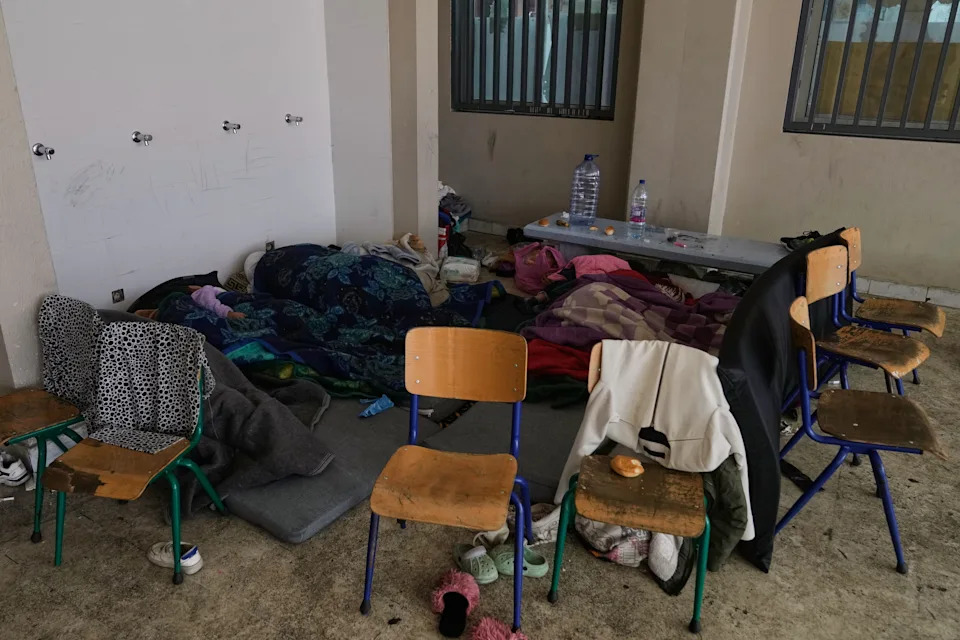 Raseljenje u Libanu: škole i stadioni u Bejrutu pretvoreni u privremena skloništa