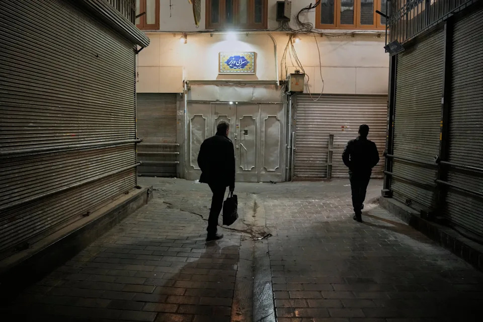 Iran Pojačava Napade Na Naftnu Infrastrukturu — Brod Zapaljen U Hormuškom Moreuzu, Rast Cena Nafte