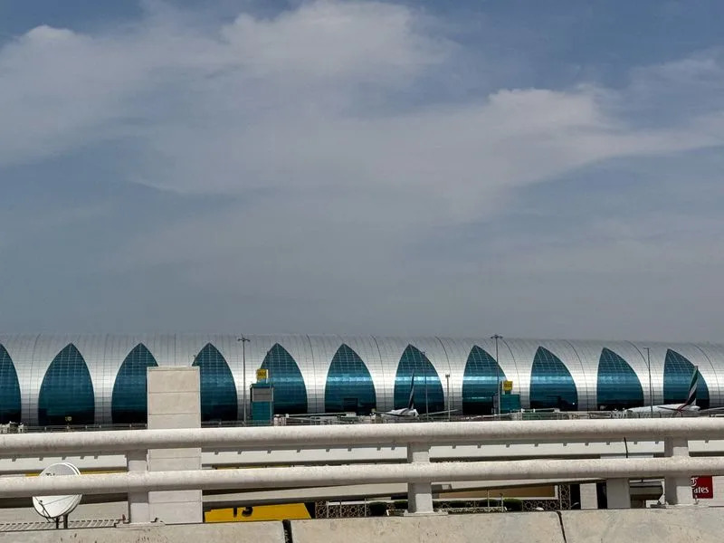 Dva drona pala blizu aerodroma u Dubaiju — novi udarac za avio-saobraćaj u Zalivu