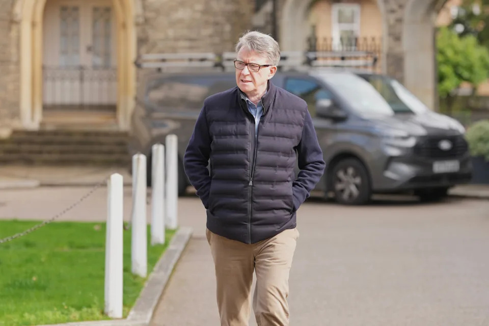 Vlada Objavljuje Dokumente O Imenovanju Petera Mandelsona Za Ambasadora U SAD Dok Policija Istragu Nastavlja