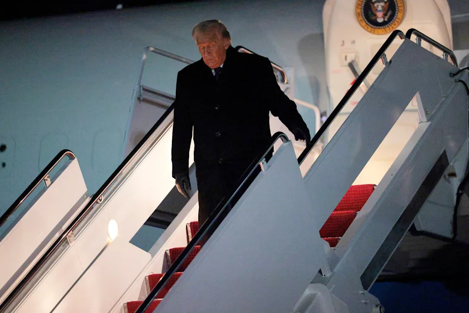 Newsom Says Trump Showed Him Two Beds on Air Force One — 'Melania Wanted One Bed,' He Said