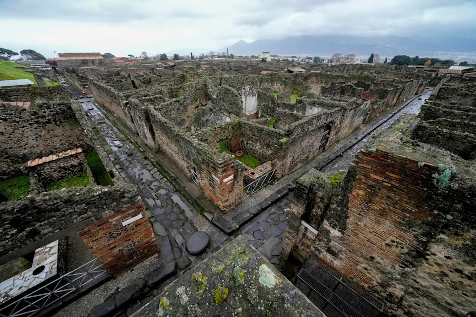 Pompeji: Stalna izložba gipsanih odlivaka „otisci bola“ — 22 svedočanstva erupcije Vezuva