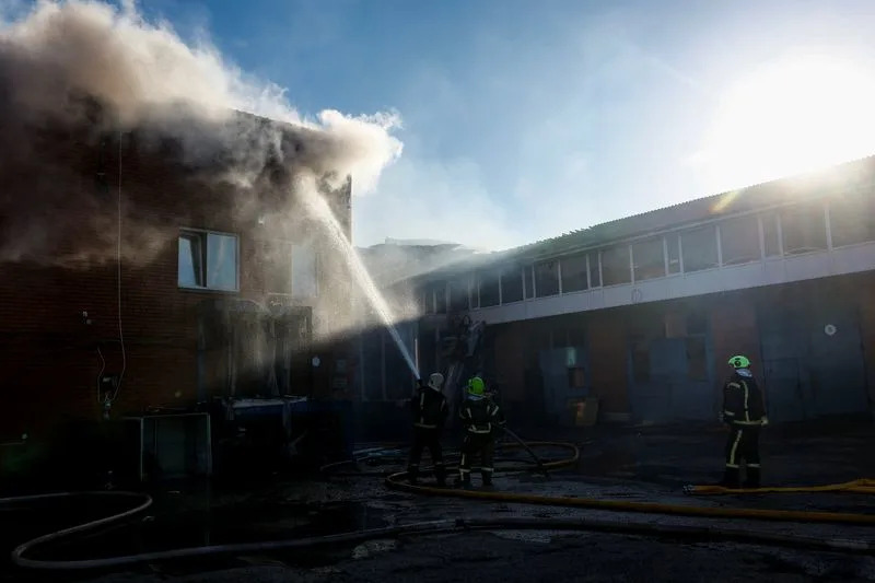 Petoro Poginulo u Masovnim Ruskim Vazdušnim Napadima na Ukrajinu — 430 Dronova, 68 Projektila