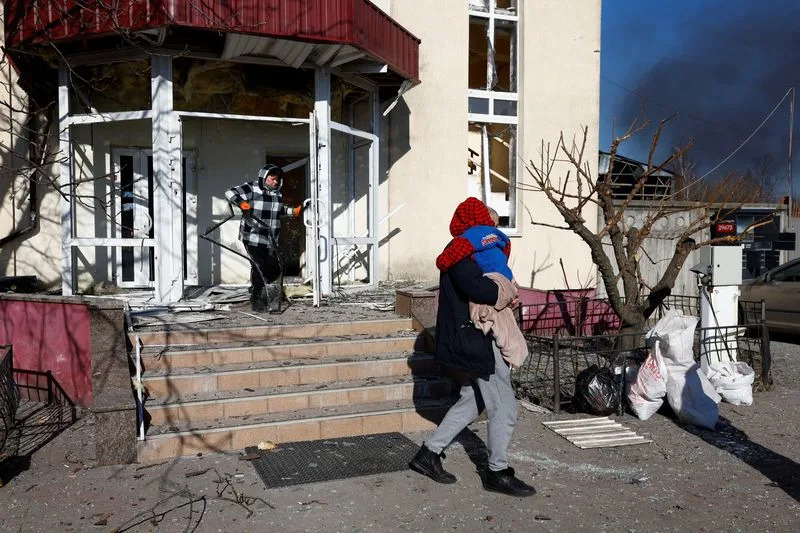 Petoro Poginulo u Masovnim Ruskim Vazdušnim Napadima na Ukrajinu — 430 Dronova, 68 Projektila