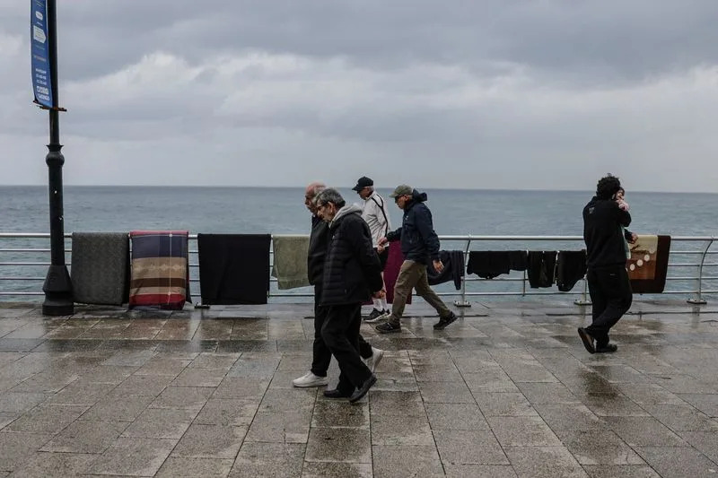 U Sidonu raseljene porodice spavaju pod ceradama i u prikolicama dok skloništa ostaju puna