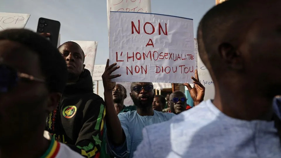 Poljubac Koji Može Vršiti Kaznu: Kako Se Klima Protiv LGBTQ U Africi Zaoštrava