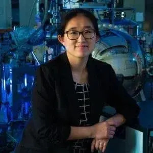 Unutar kvantne petlje: magnetoARPES otkriva kršenje vremenske simetrije u kagome superprovodniku