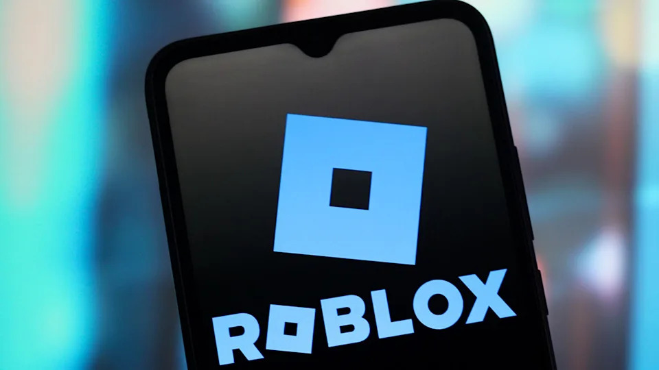 DHS Files Detainer After Man Allegedly Used Roblox 'Robux' to Solicit Explicit Images From Children Under 10