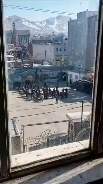 Fakt-ček: Video iz školskog dvorišta nije dokaz da su pripadnici IRGC bombardovani — to je AI „motionizovana“ fotografija