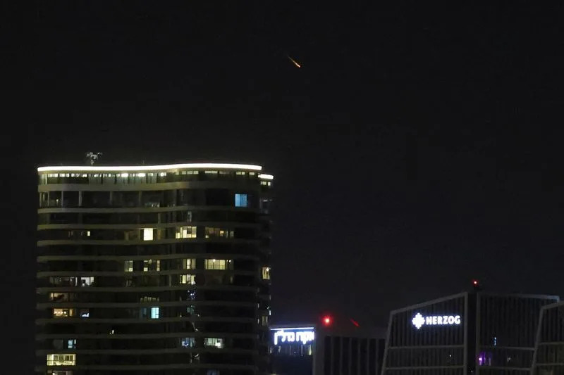 Iran Gađa Tel Aviv Klaster-Raketama Kao Odmazdu; Sukob Se Širi Preko Libana i Zaliva