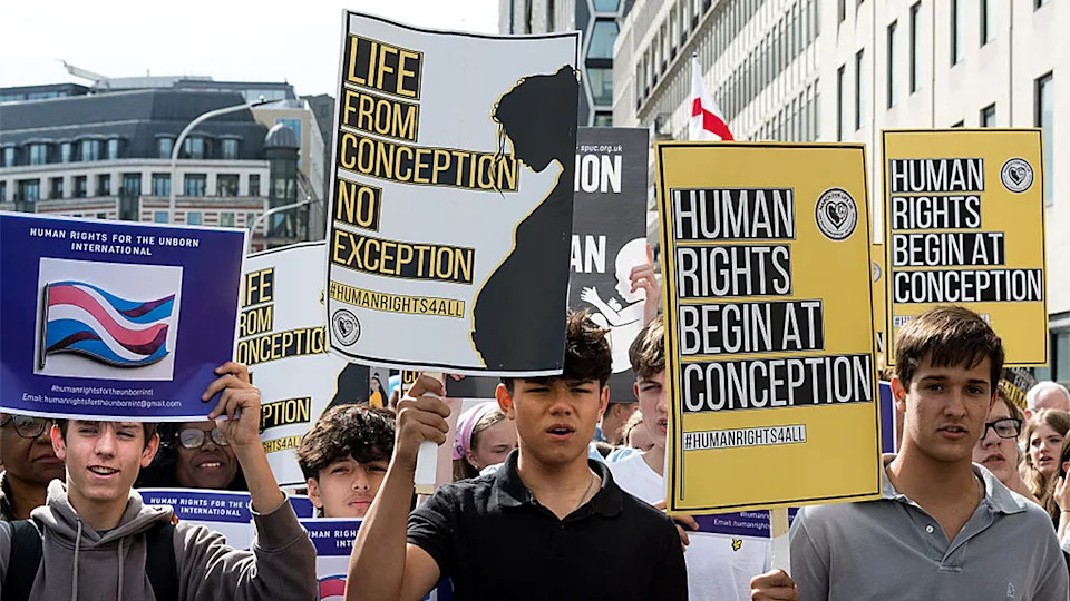 Vođa Pro‑Life Pokreta Oštro Kritikuje 'Ludi' Predlog u UK Koji Bi Dekriminalizovao Abortus Do Porođaja