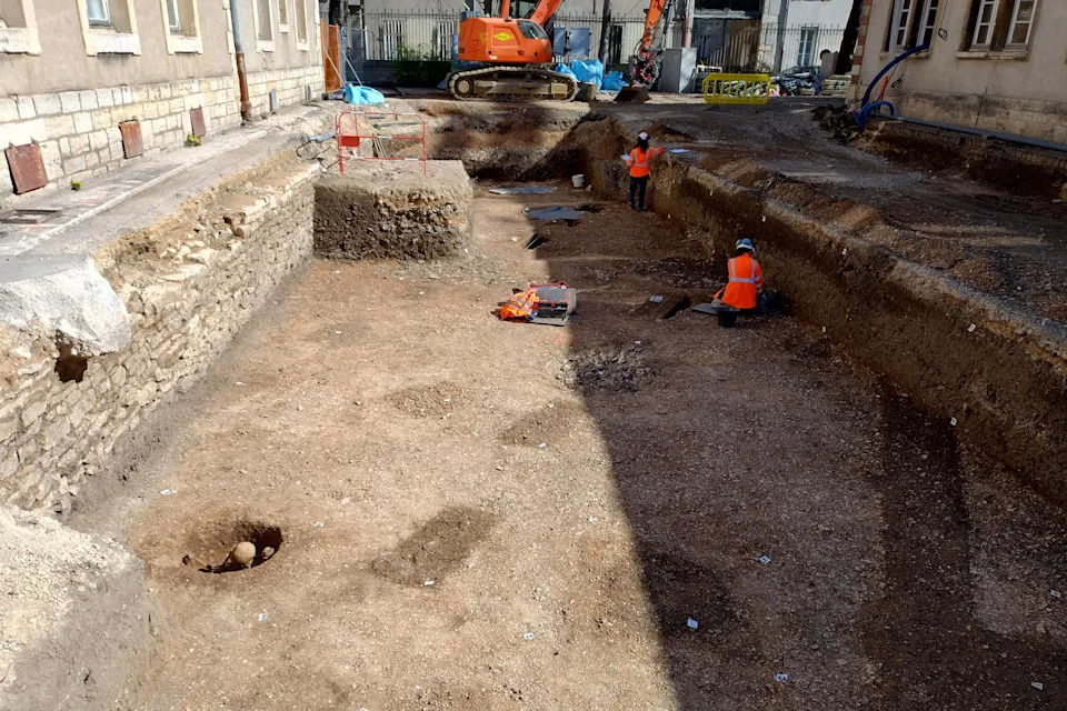 Deca U Dijonu Otkrila Misteriozni Galijski Skelet Pored Igrališta