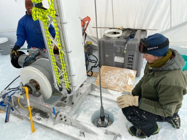 Stari Led iz Antarktika Otkiva: Okeani Su Mogle Pokretati Davne Klimatske Promene