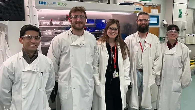 Novi trougaoni oblik aluminijuma koji bi mogao zameniti platinu — izolovan neutralni trimer