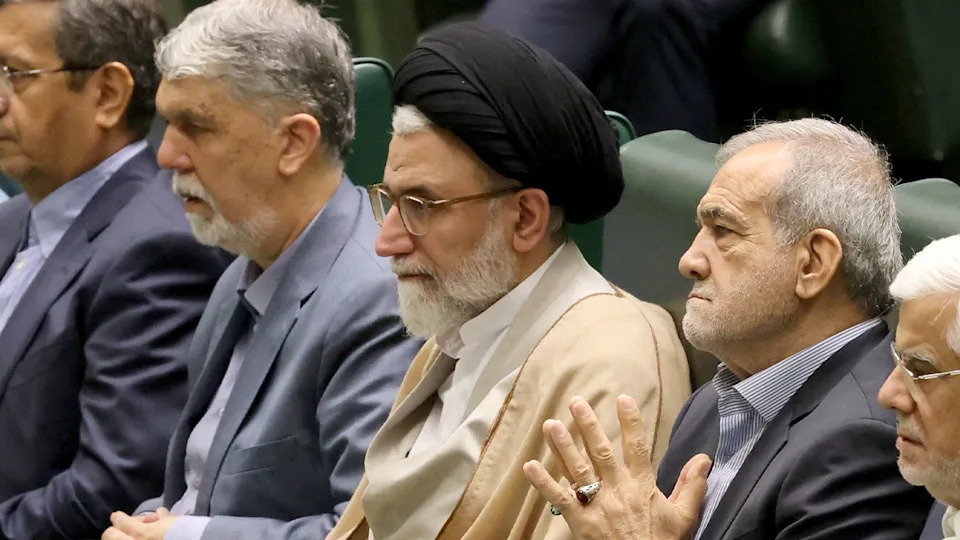 Iran Uhapsio 97 Osoba Optuženih Da Su 'Vojnici Izraela' — Masovna Repre­sija Nakon Atentata Na Šefa Obaveštajne Službe