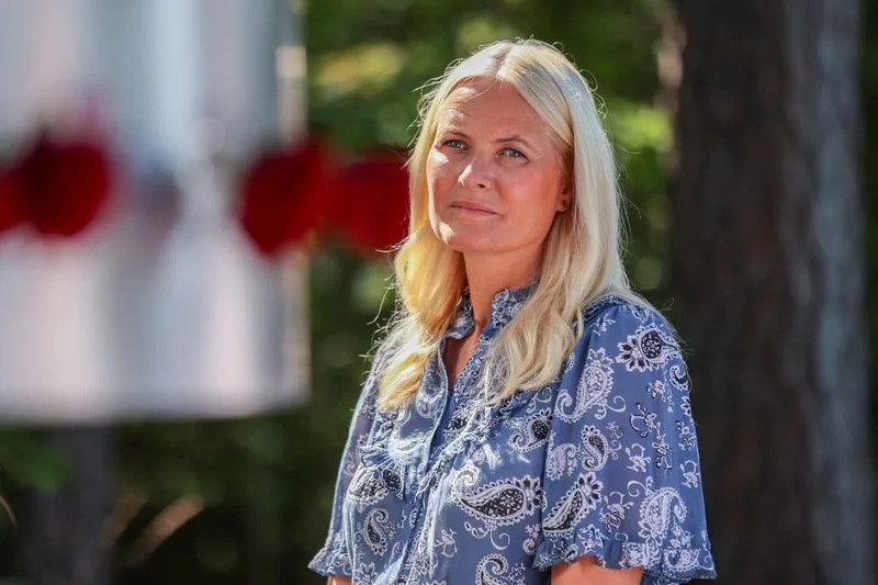 Mette-Marit: “Bila Sam Manipulisana I Prevarena” — Novi Dokumenti Otkrivaju Opseg Veze Sa Jeffreyjem Epsteinom