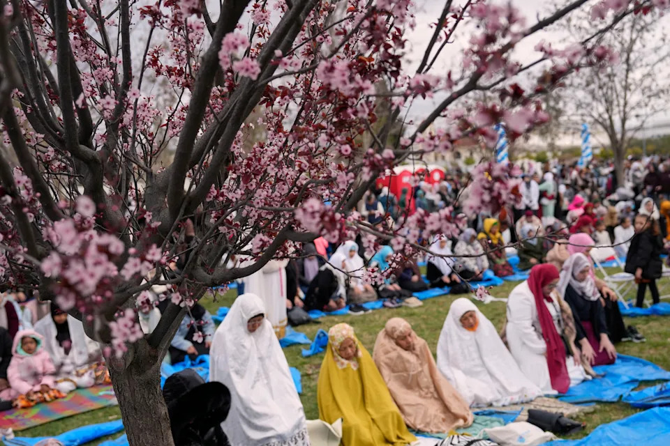 Bajram u Fotografijama: Od Molitvi Među Ruševinama Gaze Do Veličanstvenih Džamija Istanbula