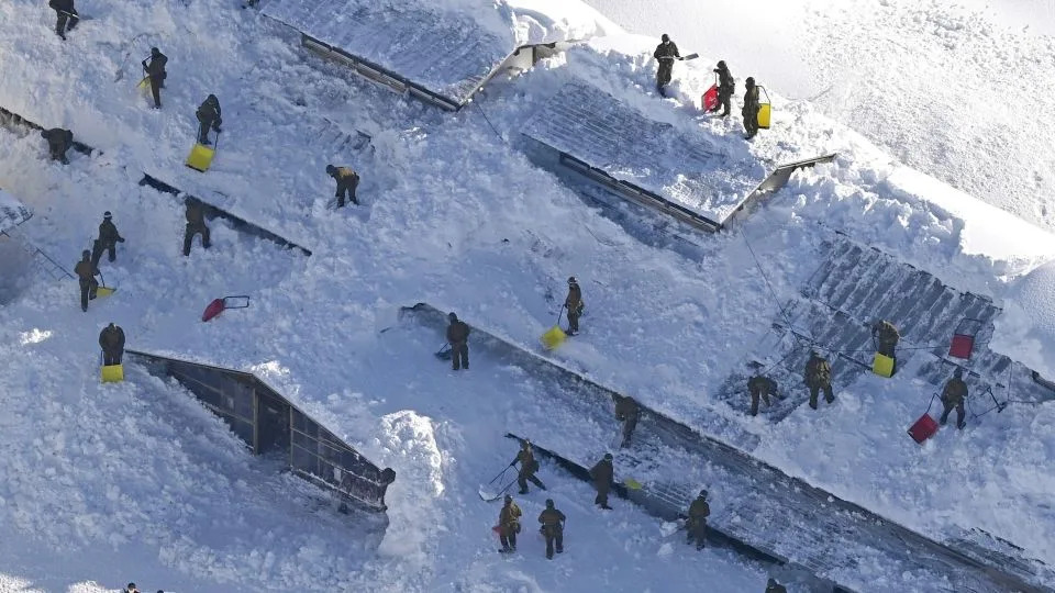 Starenje i Sve Jači Sneg U Severnom Japanu: Smrtonosna Kombinacija
