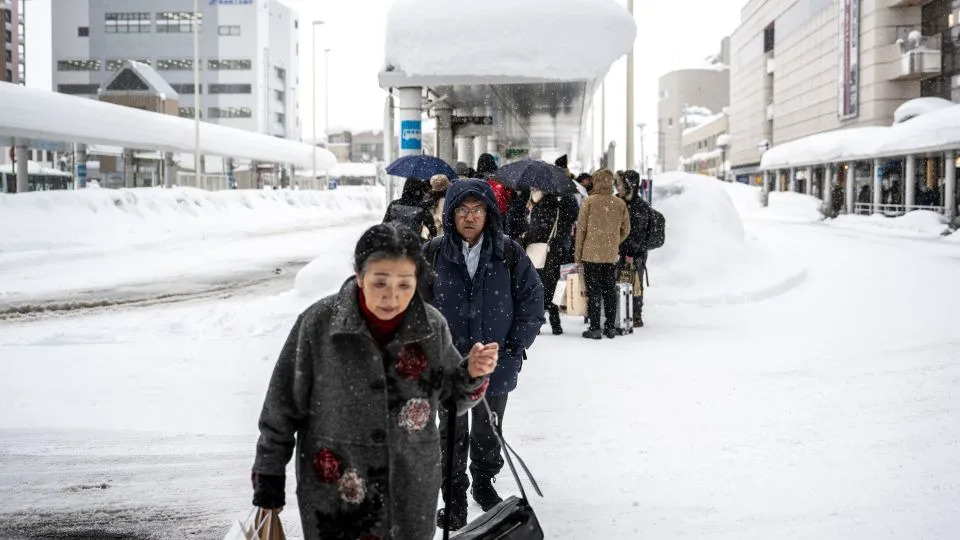 Starenje i Sve Jači Sneg U Severnom Japanu: Smrtonosna Kombinacija