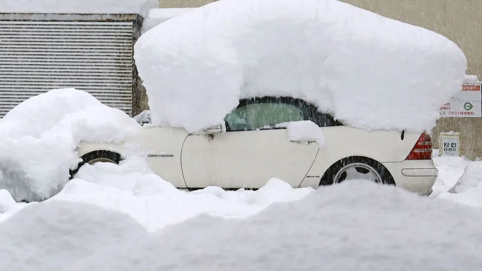 Starenje i Sve Jači Sneg U Severnom Japanu: Smrtonosna Kombinacija