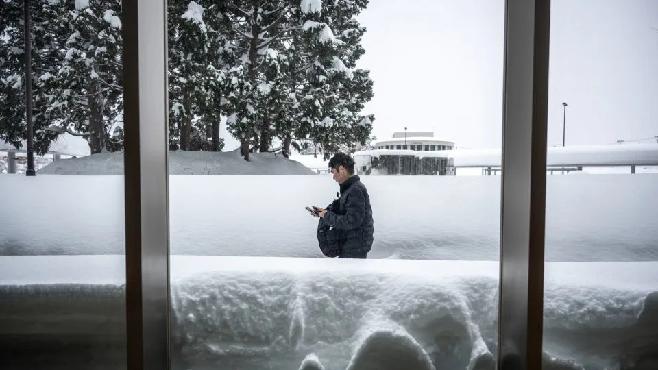 Starenje i Sve Jači Sneg U Severnom Japanu: Smrtonosna Kombinacija