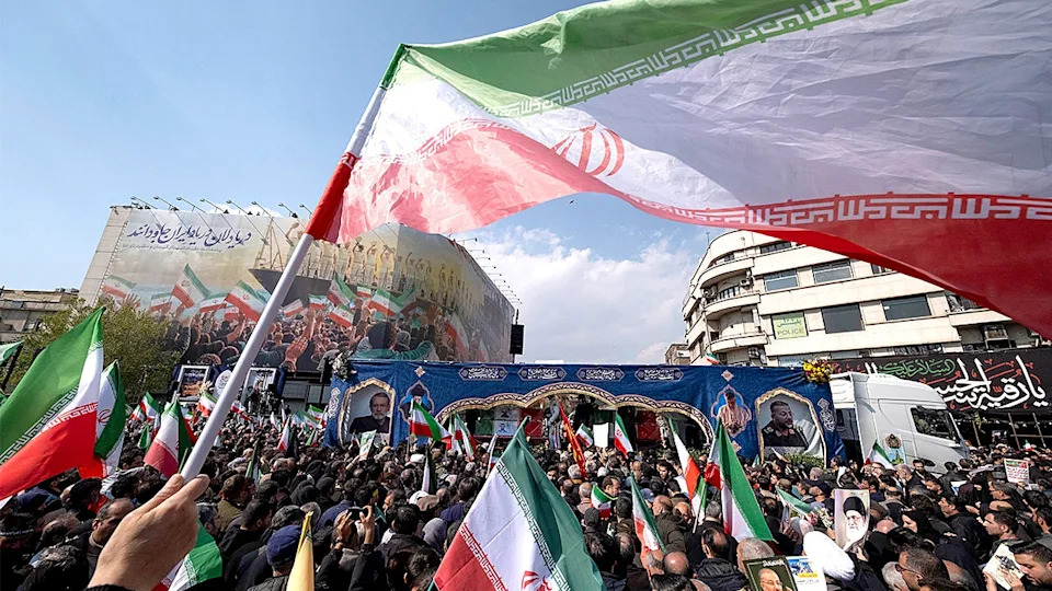 Victor Davis Hanson: Iranian Regime Could Collapse ‘Within Weeks,’ He Says