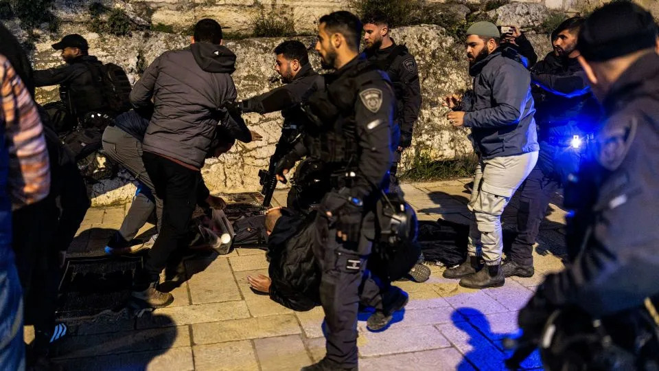 Policija napala novinare u Jerusalimu — CNN-ova producentkinja Abeer Salman slomila zglob