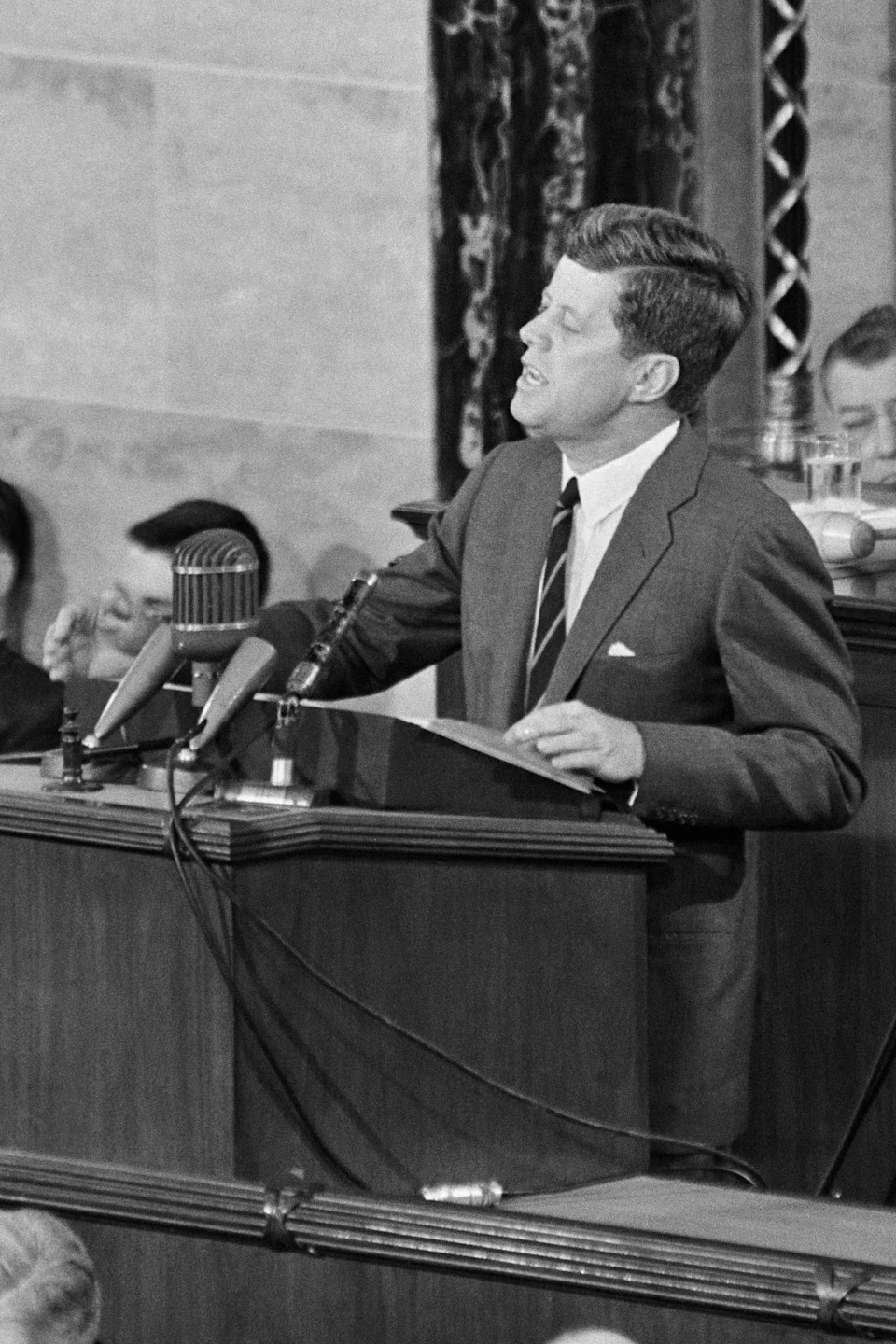 Dok Amerika Slavi 250 Godina: Zašto Mesec Ponovo Testira Američku Ambiciju?