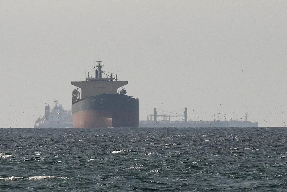 Trump Ultimatum Backfires as Iran Threatens Regional Retaliation and Strait Closure