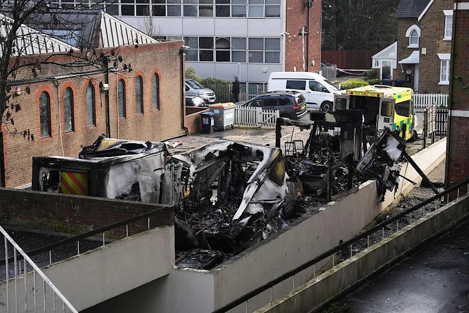 Sumnja Na Antisemitistički Napad: U Londonu Zapaljena Četiri Vozila Jevrejske Hitne Pomoći