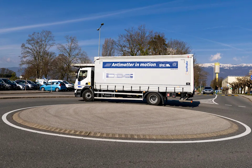 CERN Uspešno Testirao Transport Antiprotona — 92 Čestice U Prenosnoj Zamci