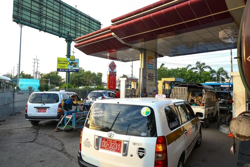 Kriza dizela u Mjanmaru: seljaci prespavaju na pumpama, žetva je ugrožena