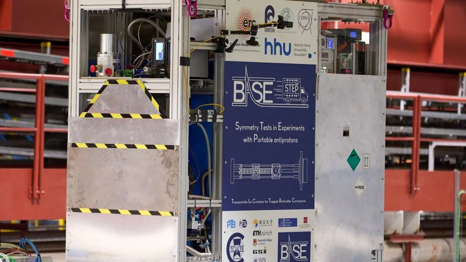 Antimaterija Po Prvi Put Prevezena Drumom — 92 Antiprotona Napustila CERN