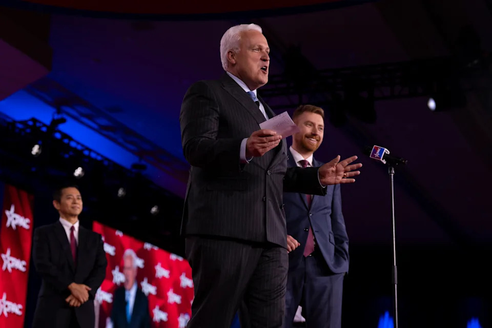 CPAC 2026 u Teksasu: Bez Trampa, Ali Sve I Dalje Oko Njega — Jedinstvo, Iran i Imigracija