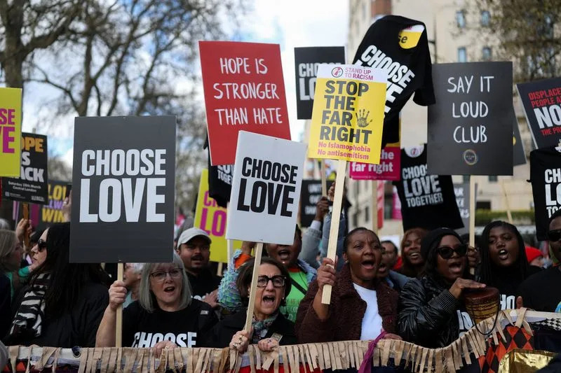 Oko 50.000 Ljudi Protestovalo U Londonu Protiv Uspona Desnice — Fokus Na Reform UK