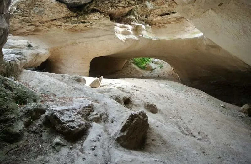 Masovna dečja grobnica iz Persijskog doba otkrivena u cisterni na Tel Azekah